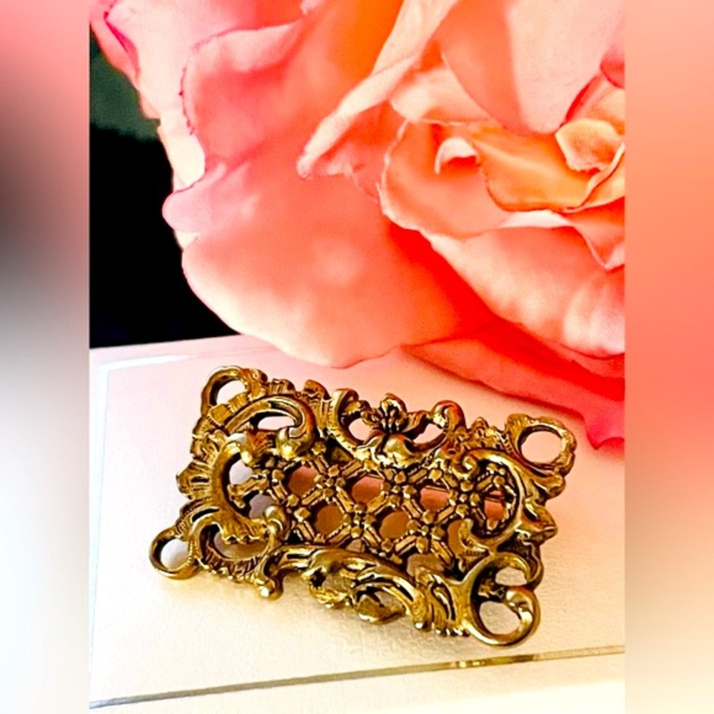 Vintage Gold Cutout Art Nouveau Style Brooch - Picture 1 of 6